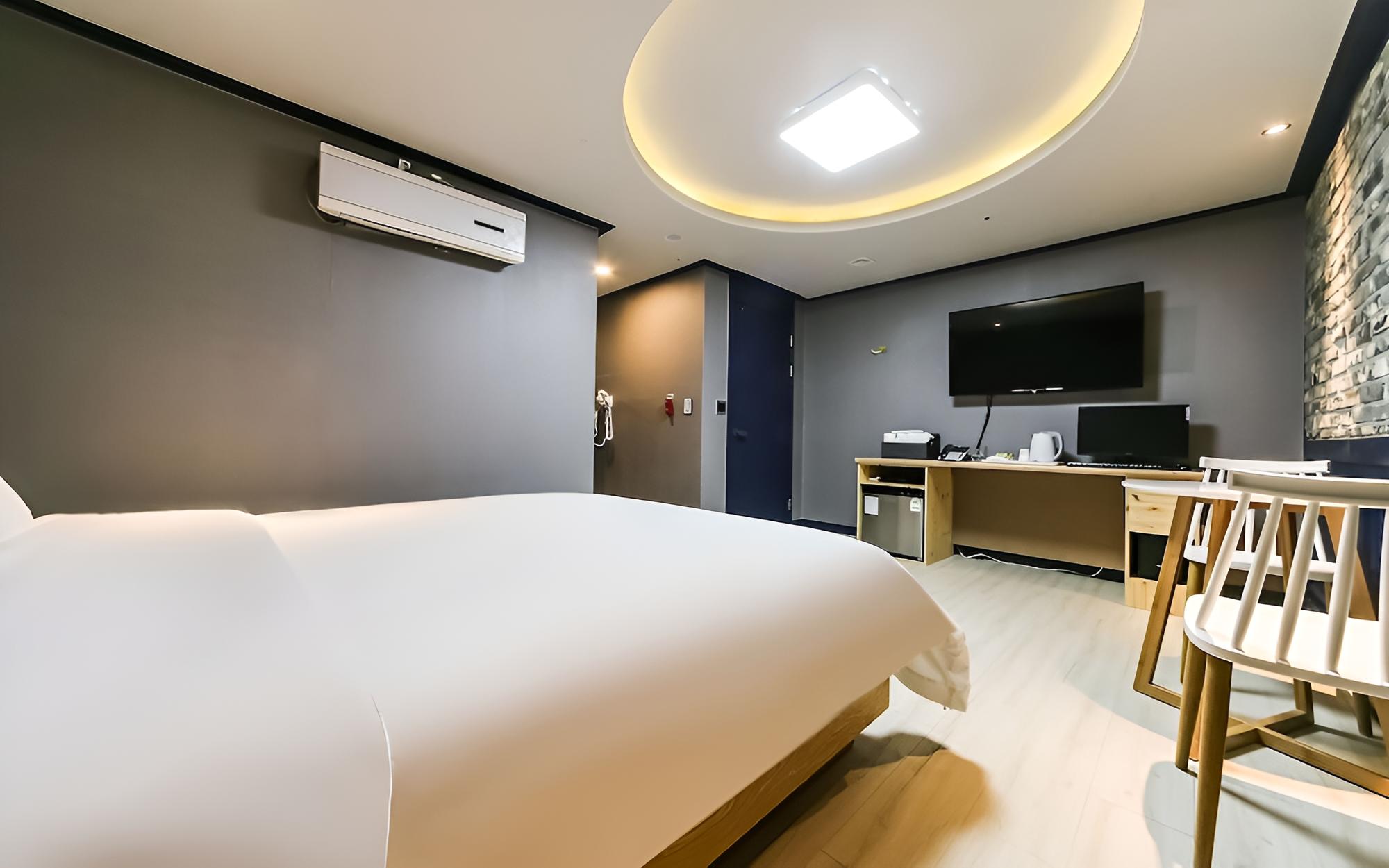 Room (Standard room - non-smoking room / qu) photo 2
