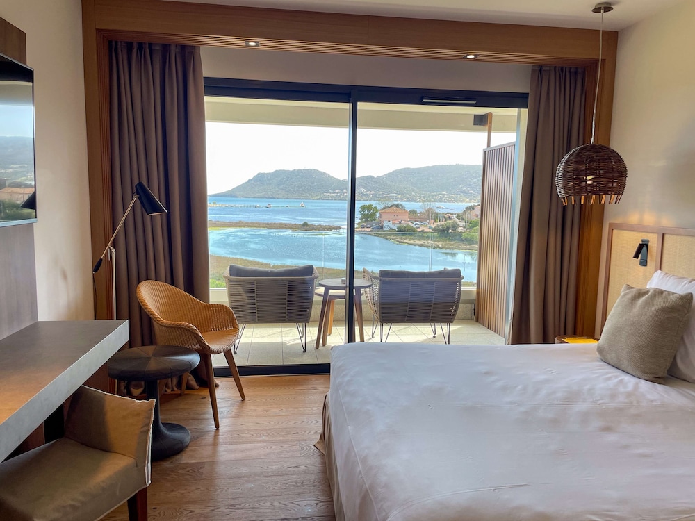 Superior Room, 2 Twin Beds, Balcony, Sea View - Photo 7