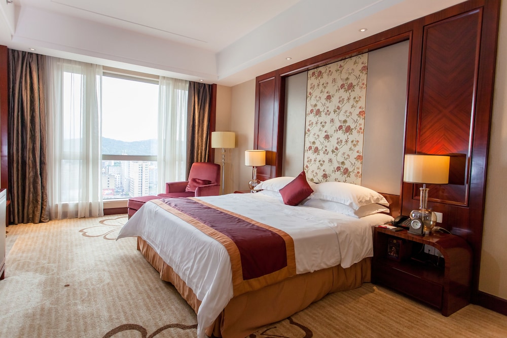 Business Suite, 1 King Bed photo 1