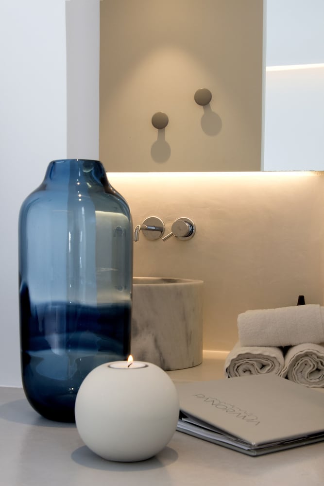 Suite, Balcony (Caldera View) - Photo 13