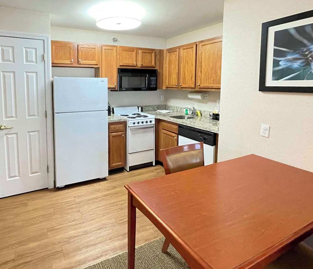 Suite, 1 King Bed with Sofa bed, Accessible, Non Smoking photo 3