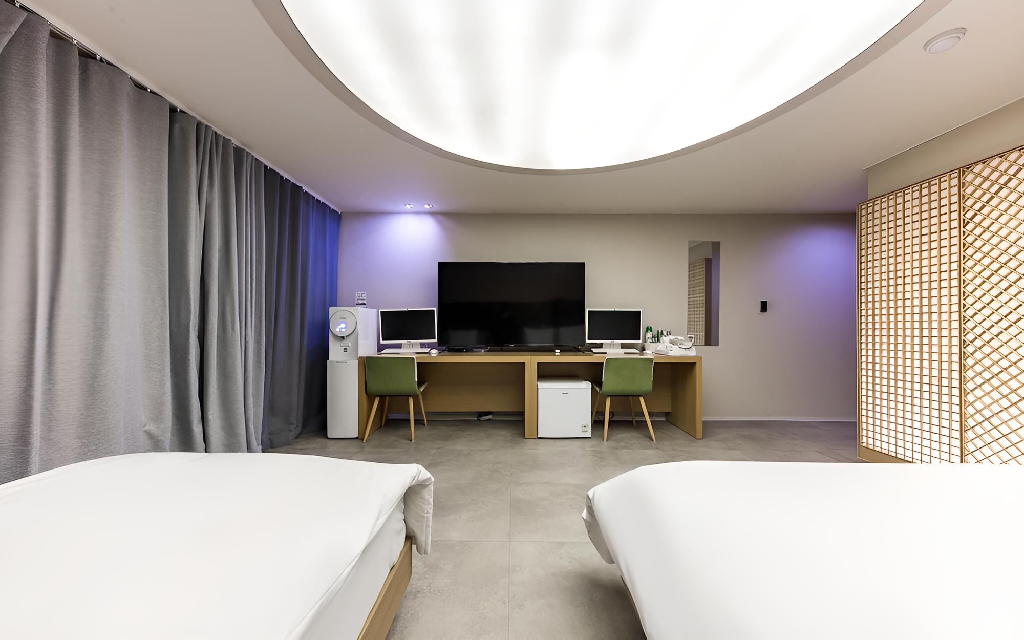 Room (Two beds (double + single bad breakfa) - Photo 6