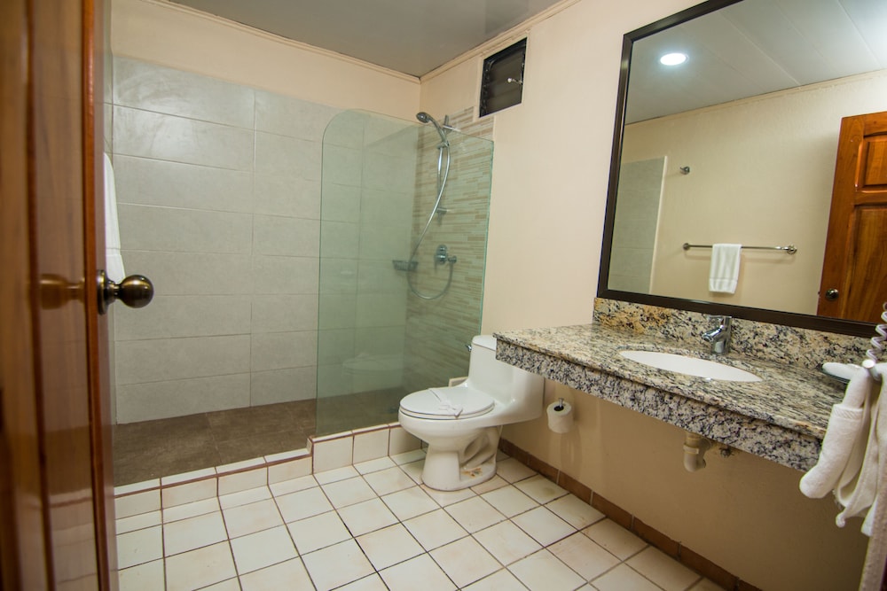 Superior Room, 2 Queen Beds - Photo 10