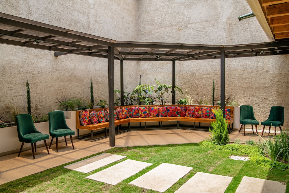 Deluxe Double Room, Private Bathroom, Courtyard Area photo 3