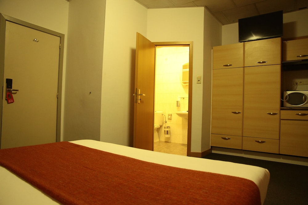 Studio, Kitchenette