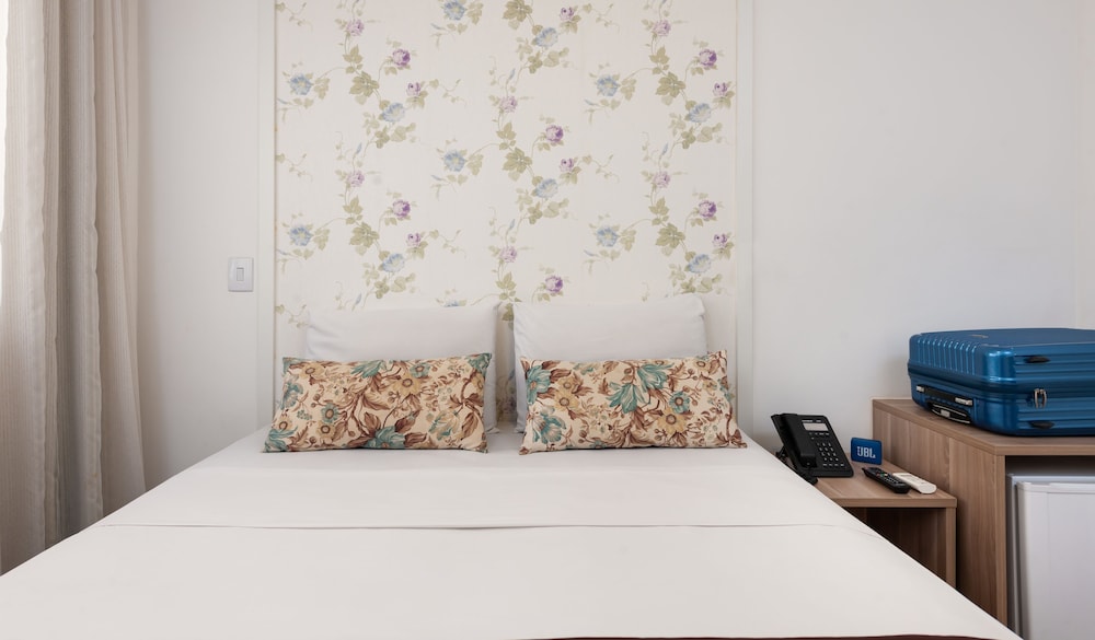 Superior Triple Room, 1 Queen Bed with Sofa bed photo 2
