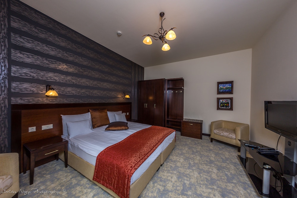 Deluxe Suite photo 2