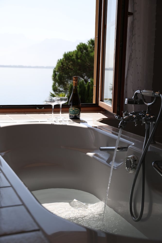 Junior Suite Panoramique, Terrace & Lake View photo 3