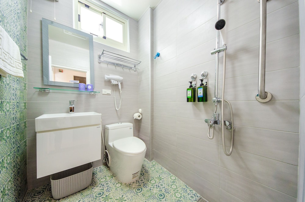 Standard Double Room - Photo 8