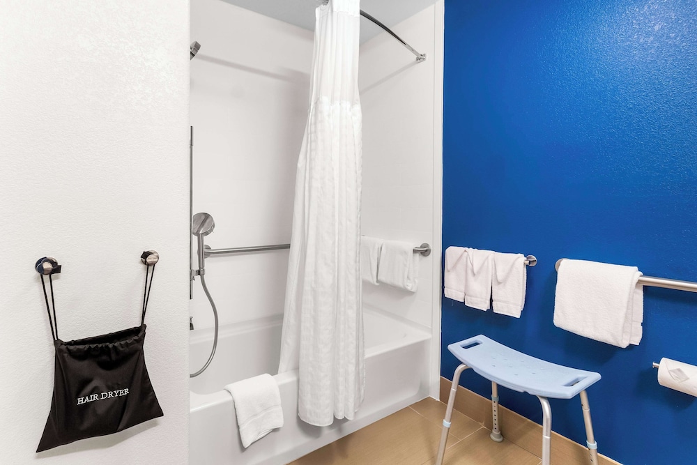 Room, 2 Queen Beds, Accessible (Hearing) - Photo 4
