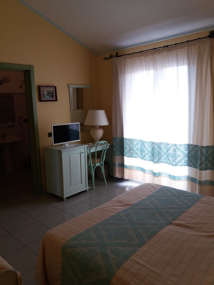 Basic Triple Room