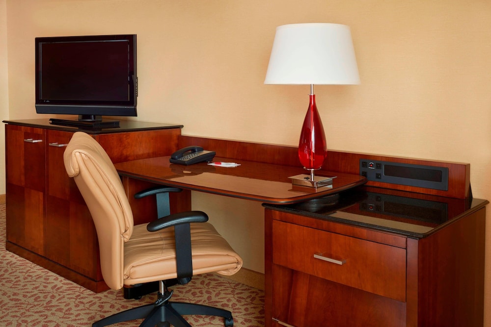 Executive Suite, 1 King Bed with Sofa bed - Photo 3