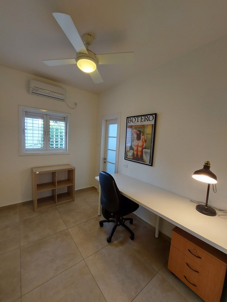 Basic Apartment photo 2