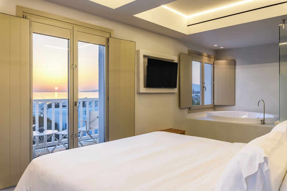Luxury Studio Suite, 1 King Bed photo 1