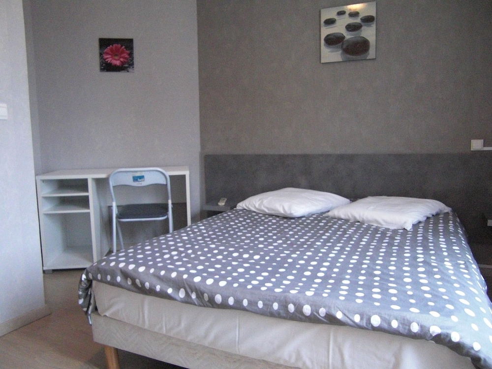 Double Room - Photo 13