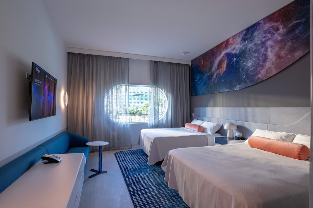 Hearing Accessible Standard Room (Includes Early Park Admission*)