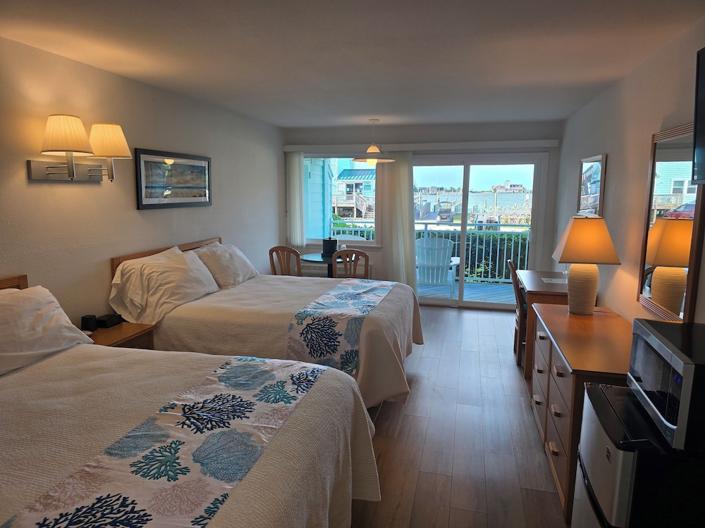 Standard Room, 1 Bedroom, Non Smoking (1st FL Harborfront 2 Qn, Private Deck)