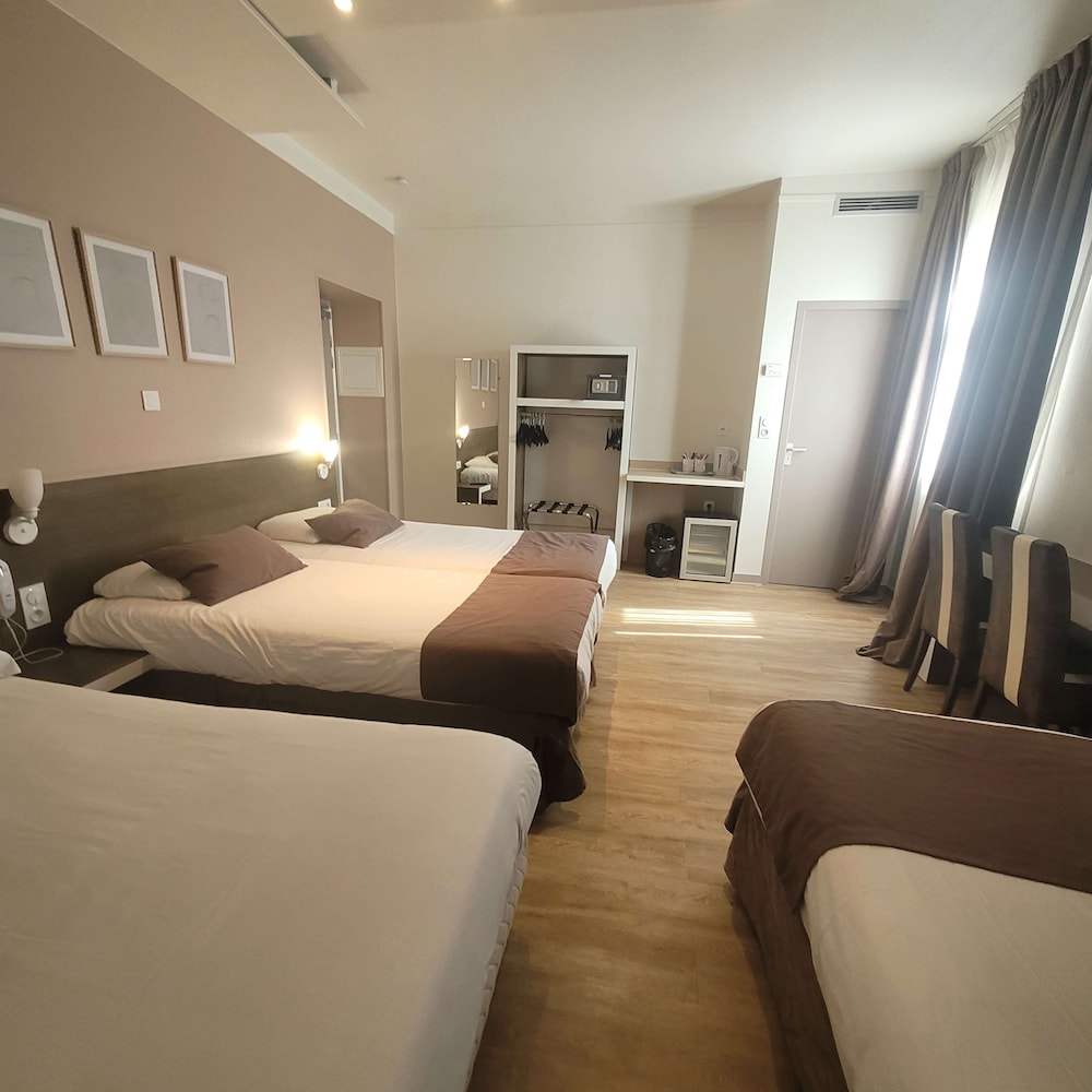 Standard Room, Multiple Beds - Photo 6