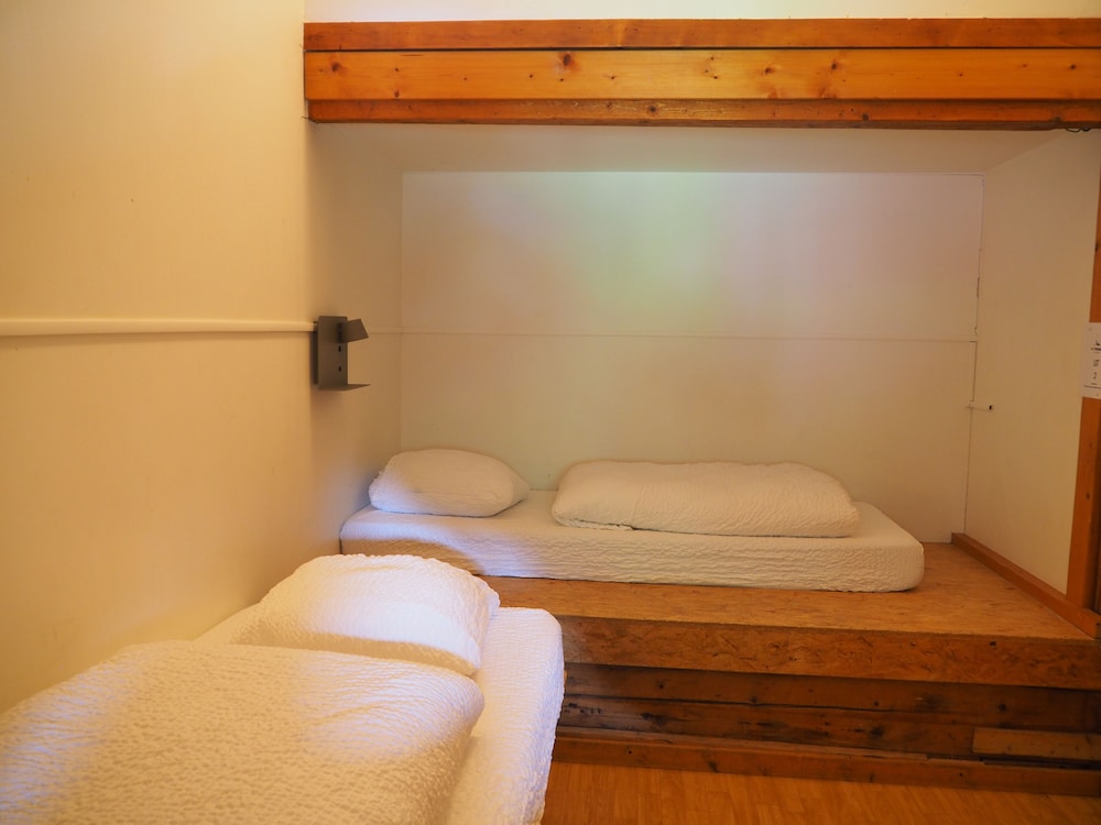 Twin Room, Shared Bathroom photo 2