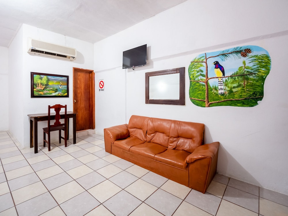 Family Room - Photo 5
