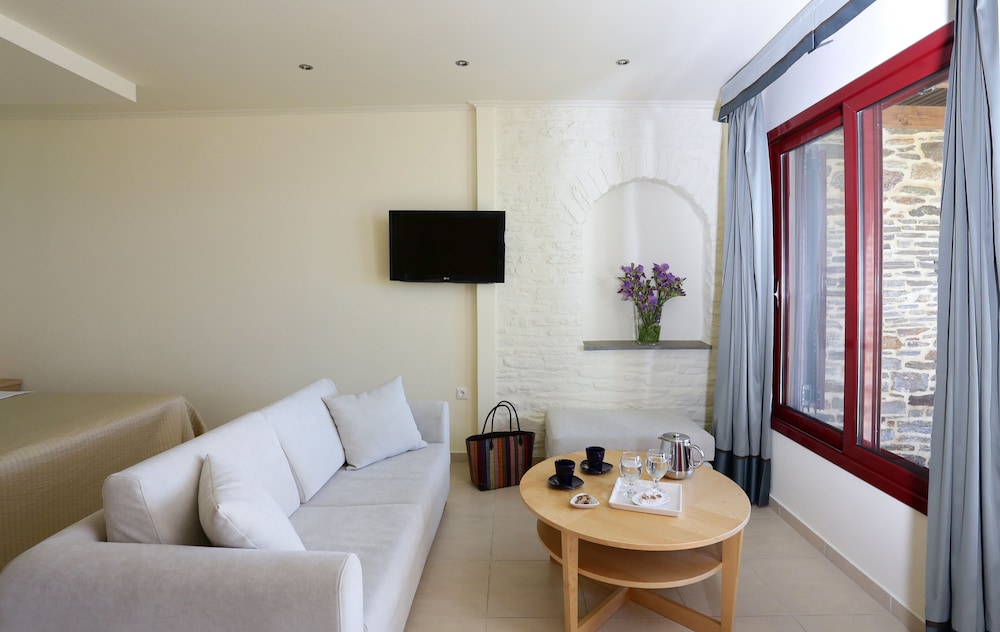 Deluxe Triple Room, Sea View photo 3