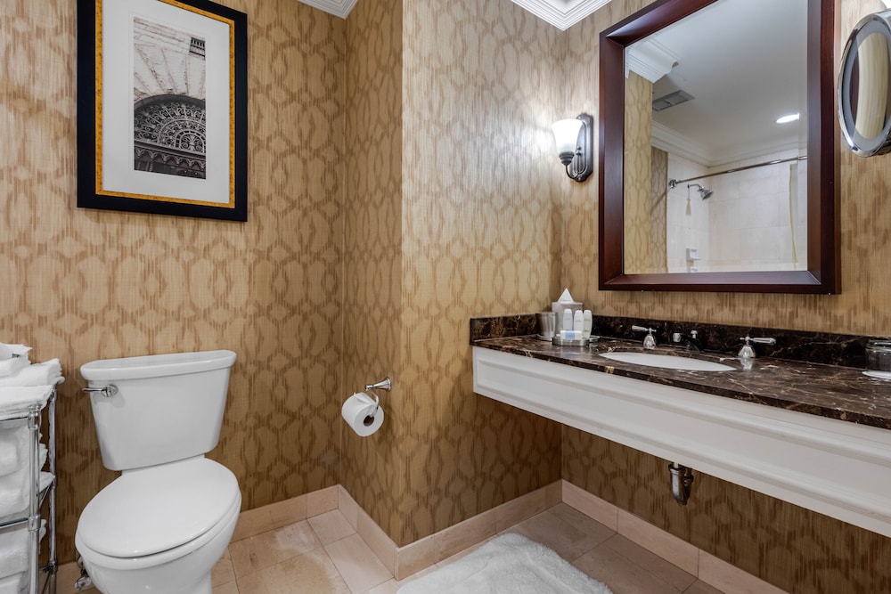 Suite, 1 Bedroom - Photo 8