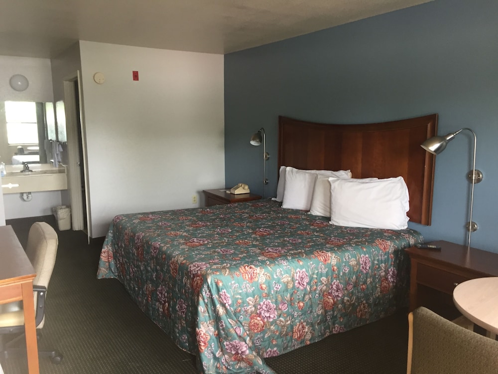 Standard Room, 1 King Bed, Smoking