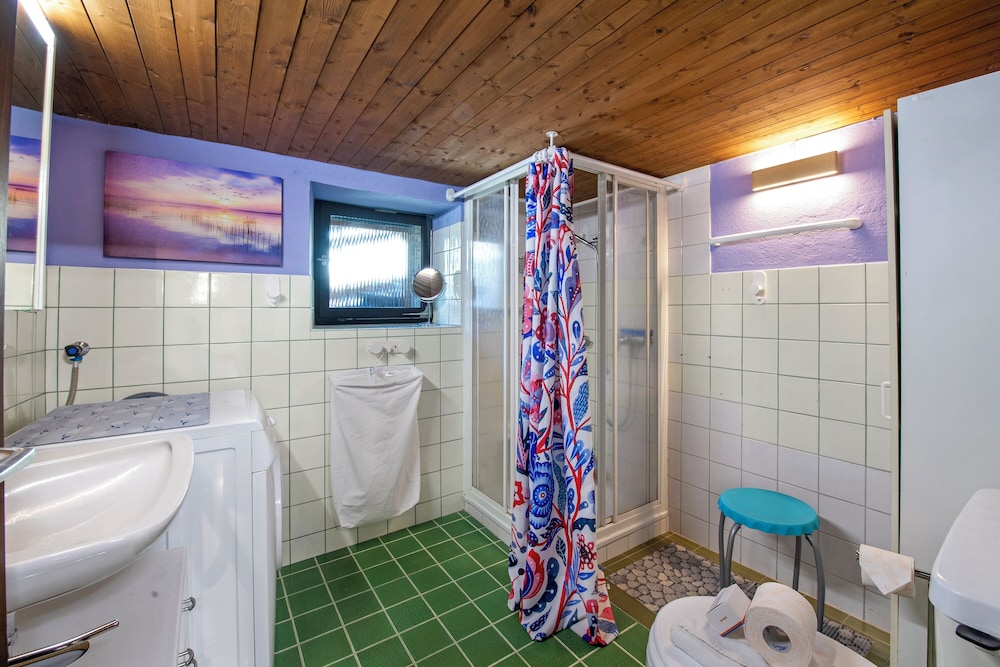 Family Chalet, Multiple Bedrooms, Mountainside (Casa Carla 1) photo 3