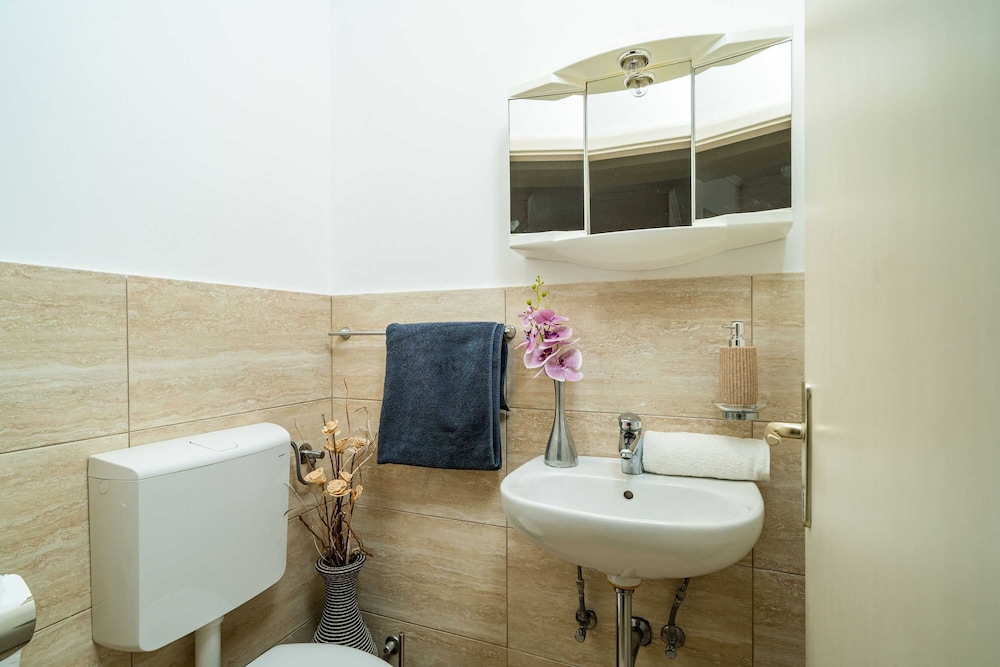 Comfort Apartment, 2 Bedrooms, Terrace, Sea View photo 2