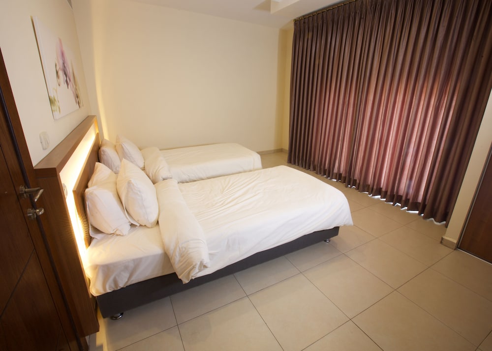 Luxury Apartment, 3 Bedrooms - Photo 3