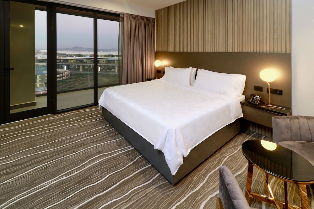 Suite, 1 Bedroom (Living Dining Meeting) - Photo 6