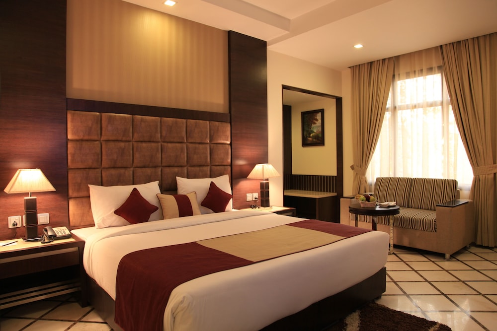 Executive Room - Photo 1
