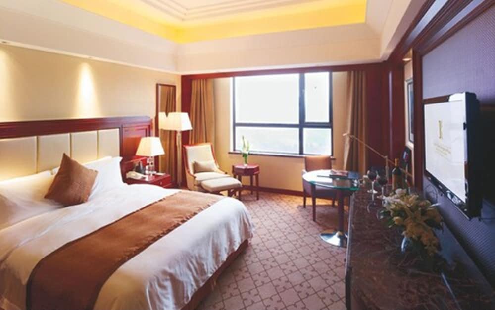 Deluxe King Room photo 1