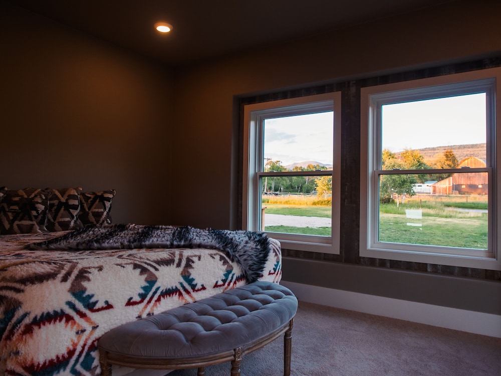 Grand House, 3 Bedrooms, Fireplace, Mountain View photo 3