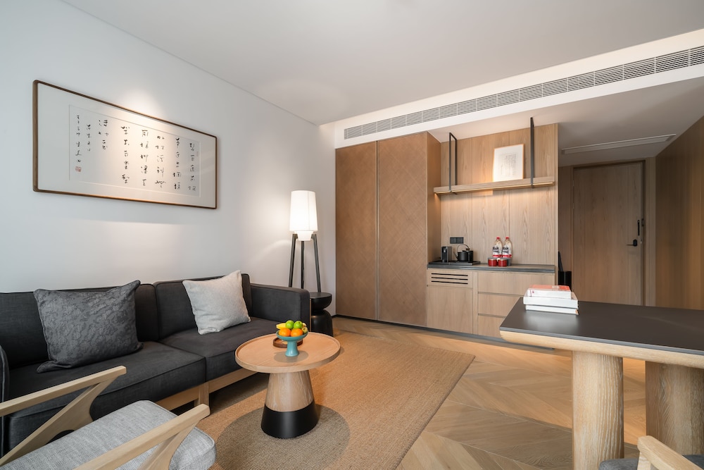 Pule-Deluxe Suites photo 3