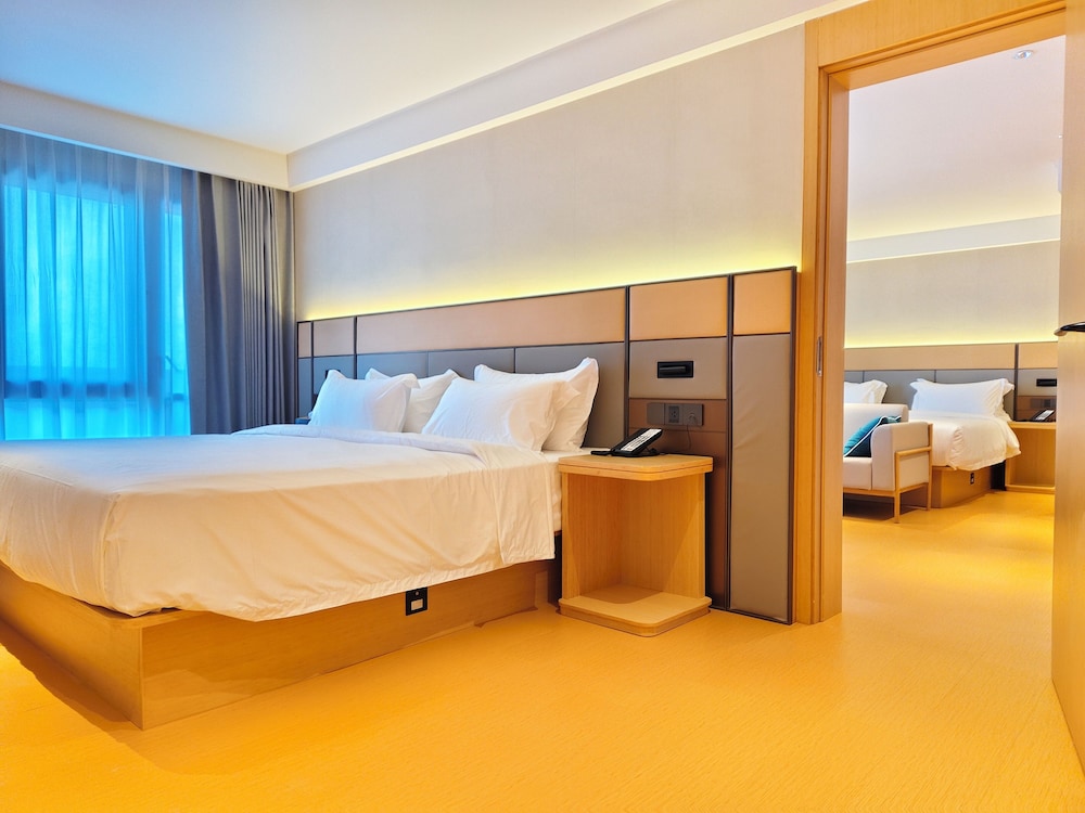 Family Suite, Balcony, City View