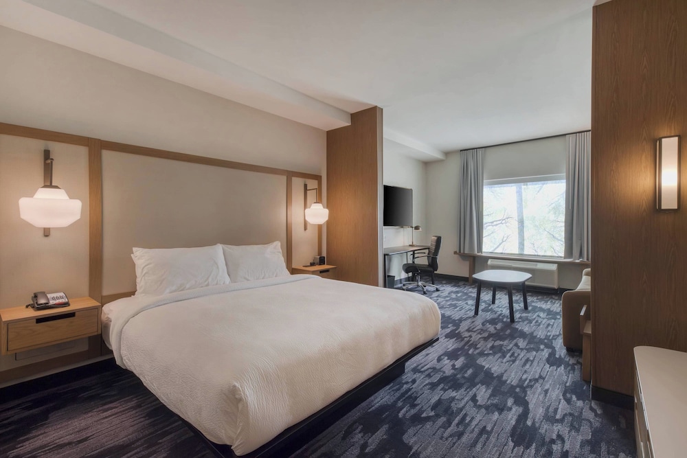 Suite, 1 King Bed with Sofa bed (Hearing Accessible) - Photo 5