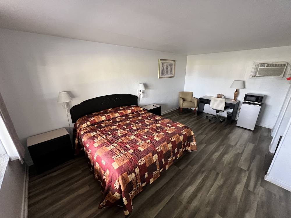 Standard Room, 1 King Bed, Non Smoking