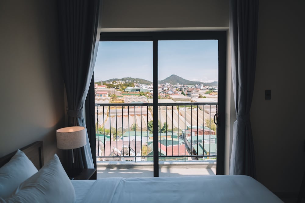 Premium Double Room - Photo 13