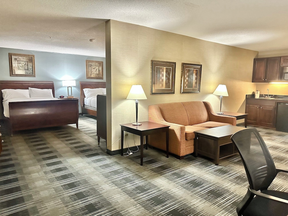 Suite, 2 Queen Beds - Photo 9