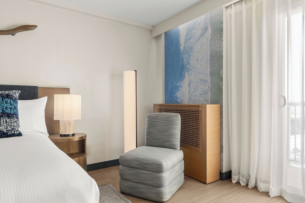 Room, 2 Queen Beds, Balcony, Partial Ocean View (Hearing Accessible)