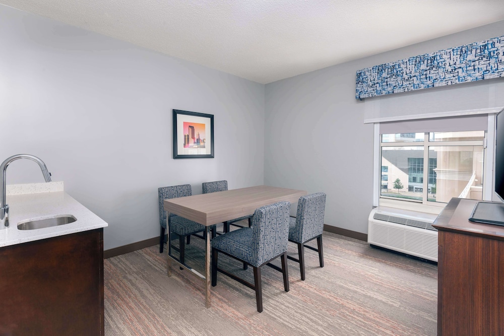 King Boardroom Suite - Photo 2