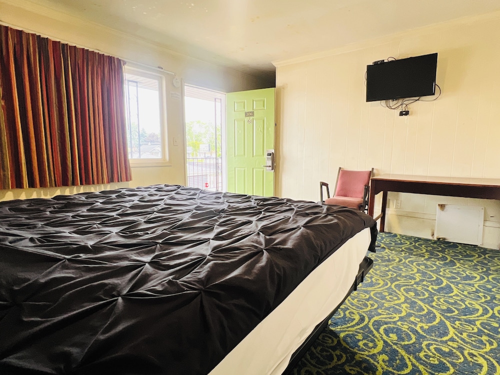 Room, 1 King Bed, Non Smoking