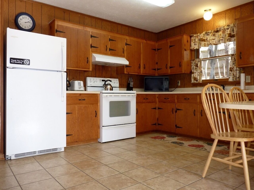 Deluxe Cabin, Private Bathroom (Mountainwood (two BR)) photo 2