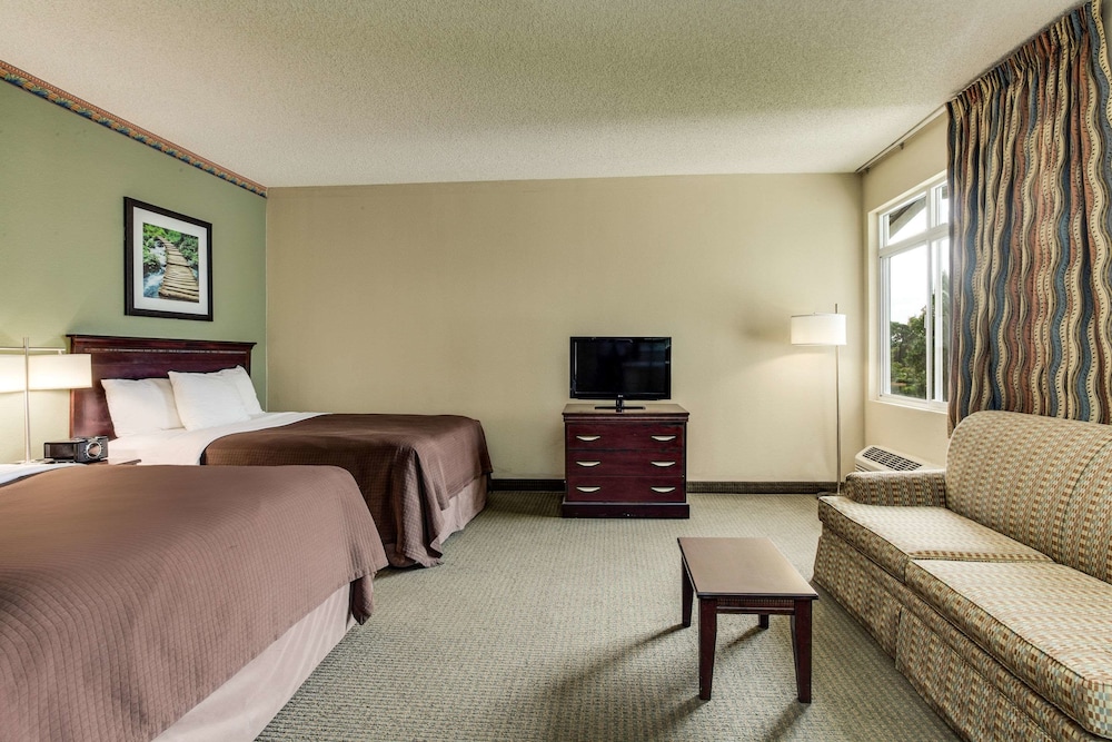 Suite, 2 Queen Beds, Non Smoking - Photo 1