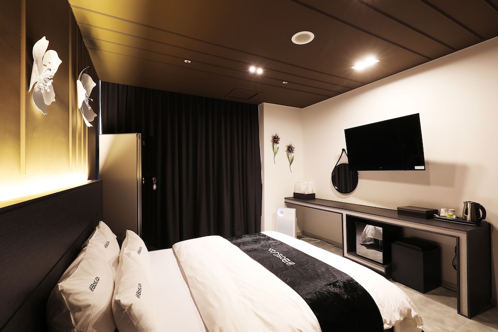 Deluxe Double Room (No Breakfast) - Photo 20