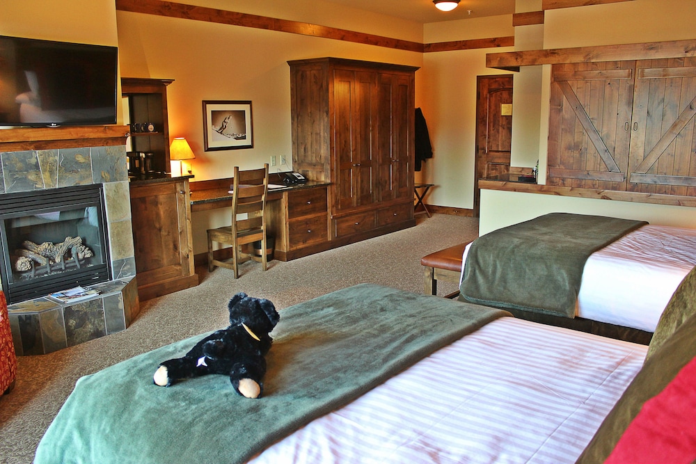 Two Queen Viking Lodge Room - Photo 1