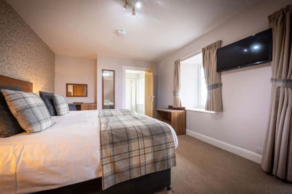 Twin Room, Partial Sea View (In Uig Lodge) photo 3