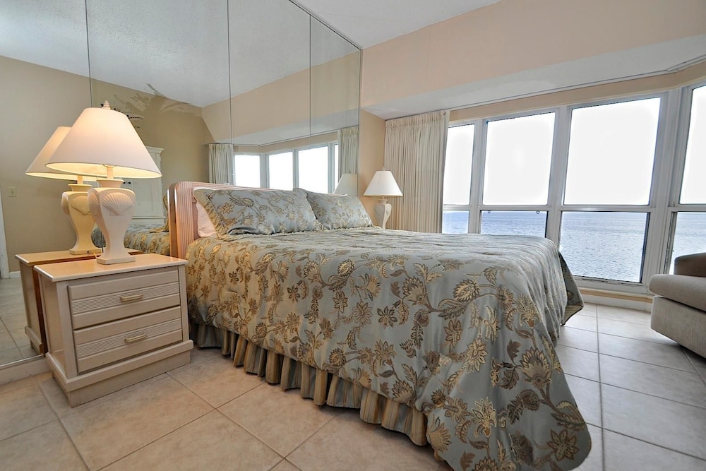 Condo, 2 Bedrooms, Bay View, Sea Facing