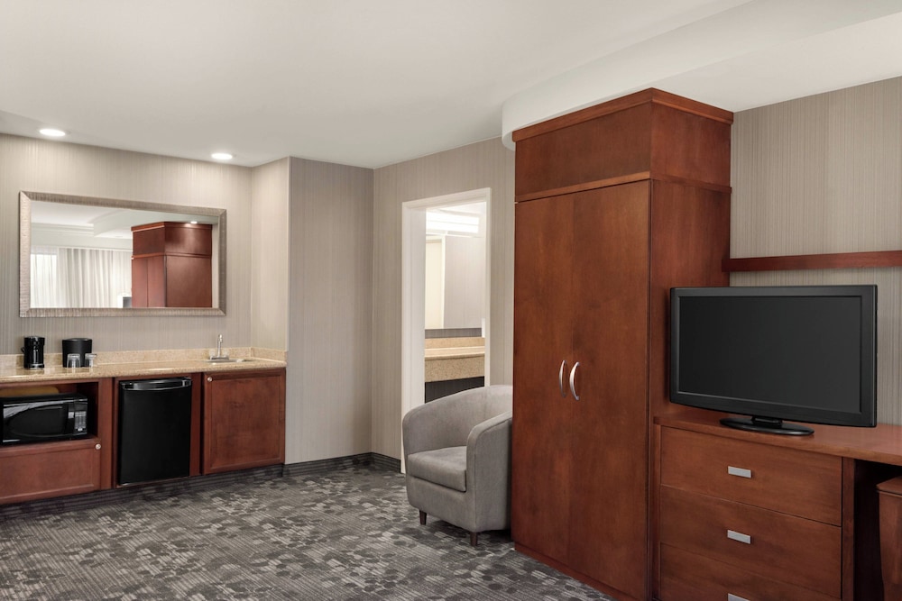 Room, 2 Queen Beds (Hearing Accessible) - Photo 5